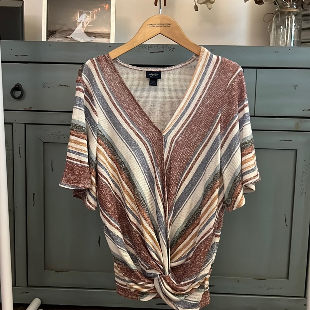 Daytrip short sleeve top with knotted from size xs